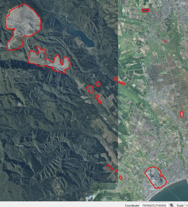 北斗市。西側の峩朗鉱山(石灰石)や海に伸びるベルトコンベアが目立つ